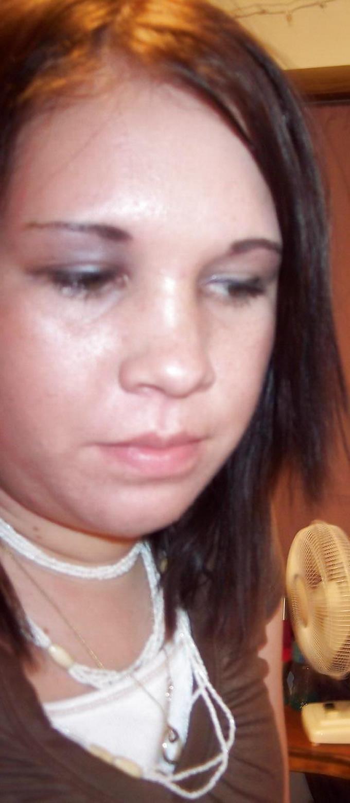 25P BRUNETTE TEEN POSING