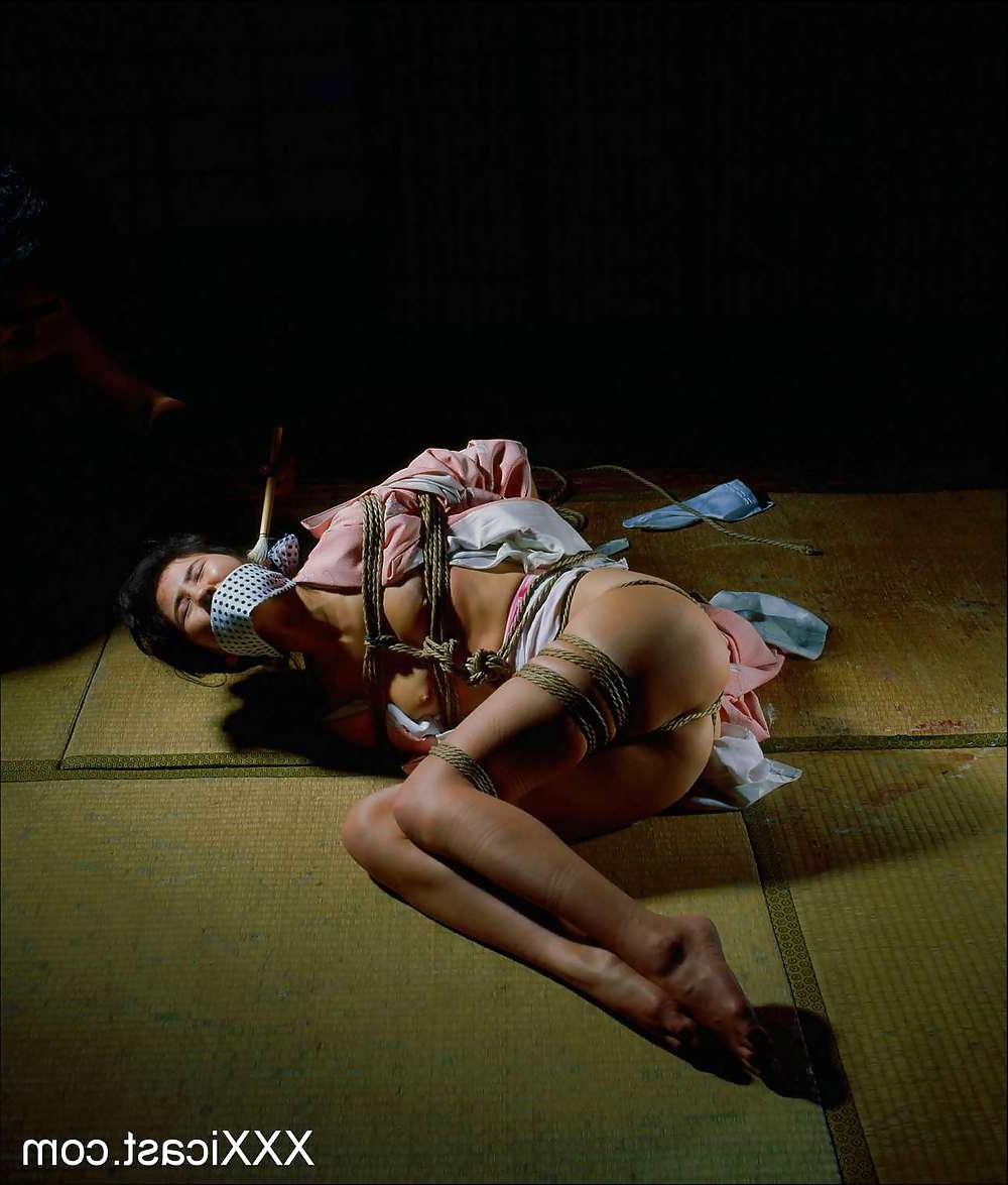 10P Shibari Bound Asian