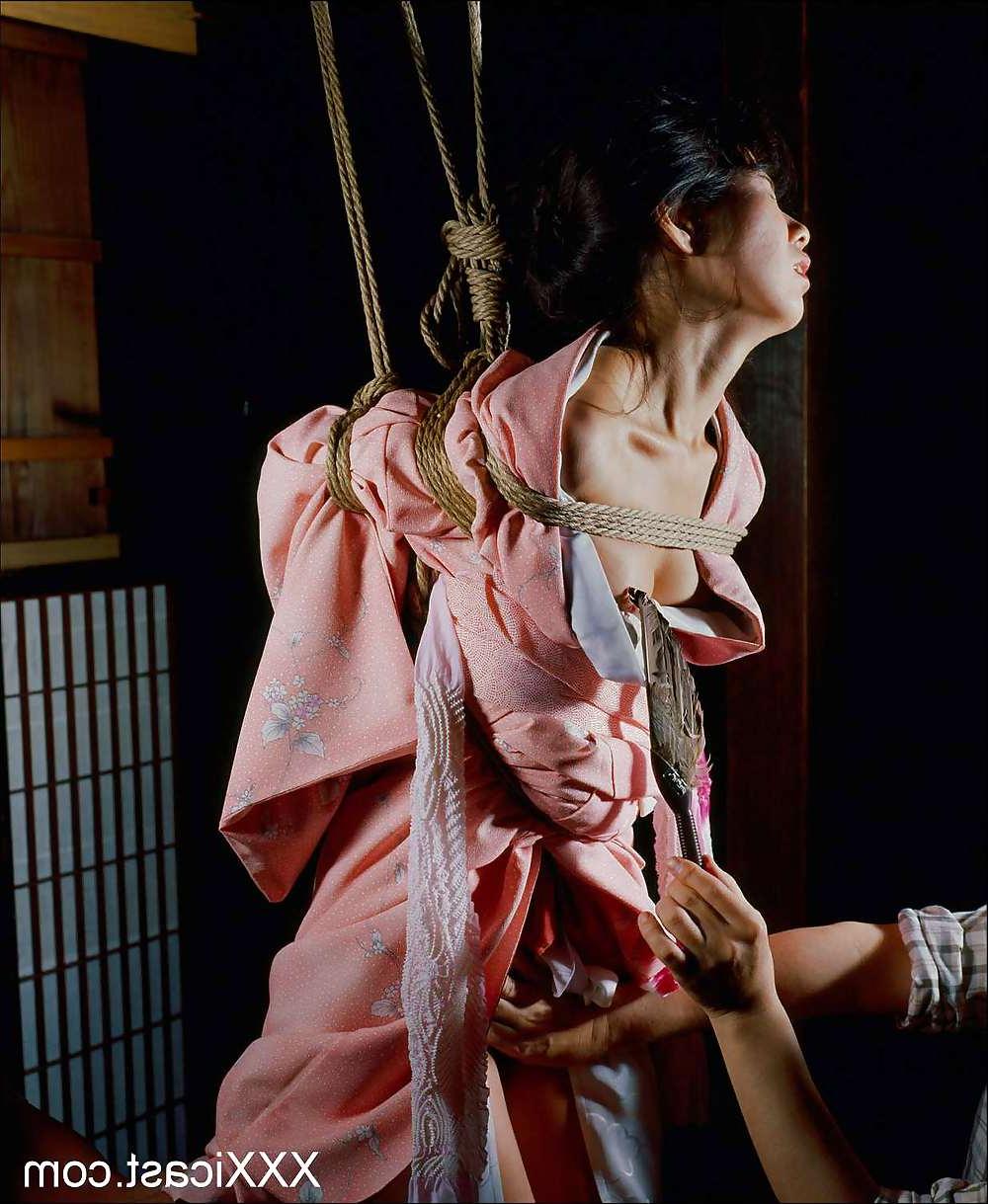 10P Shibari Bound Asian
