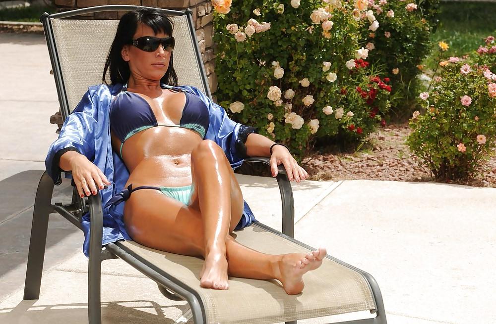 25P POOLSIDE 1(LORDLONE)