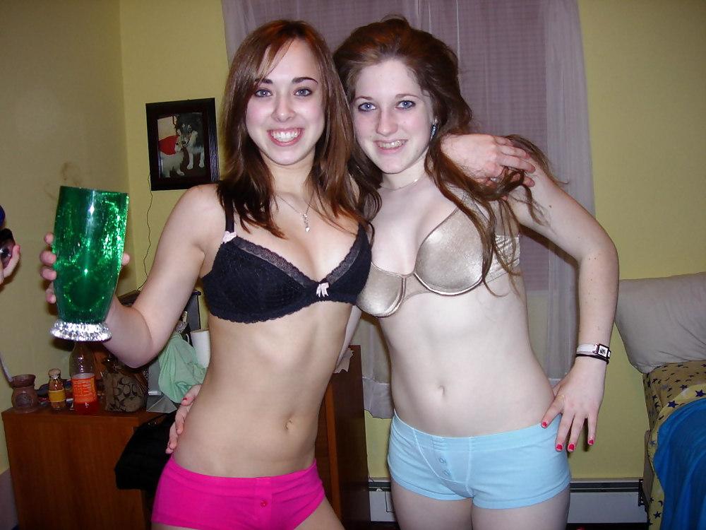 25P Strip poker teens