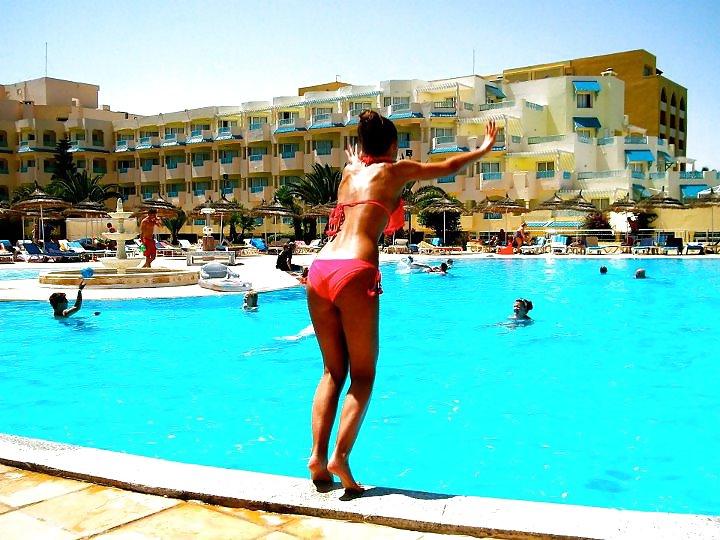 25P Holidays without boyfriend for Lucy (1)
