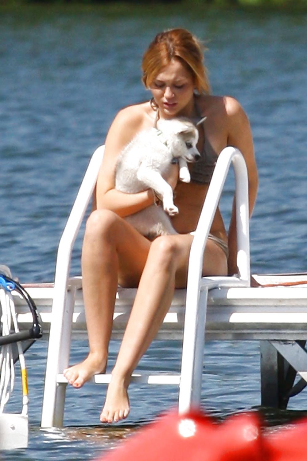 25P Celebrity feet - PLEASE COMMENT 