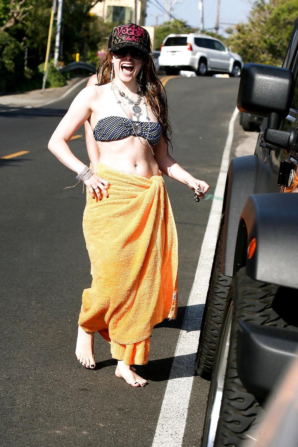25P Celebrity feet - PLEASE COMMENT 