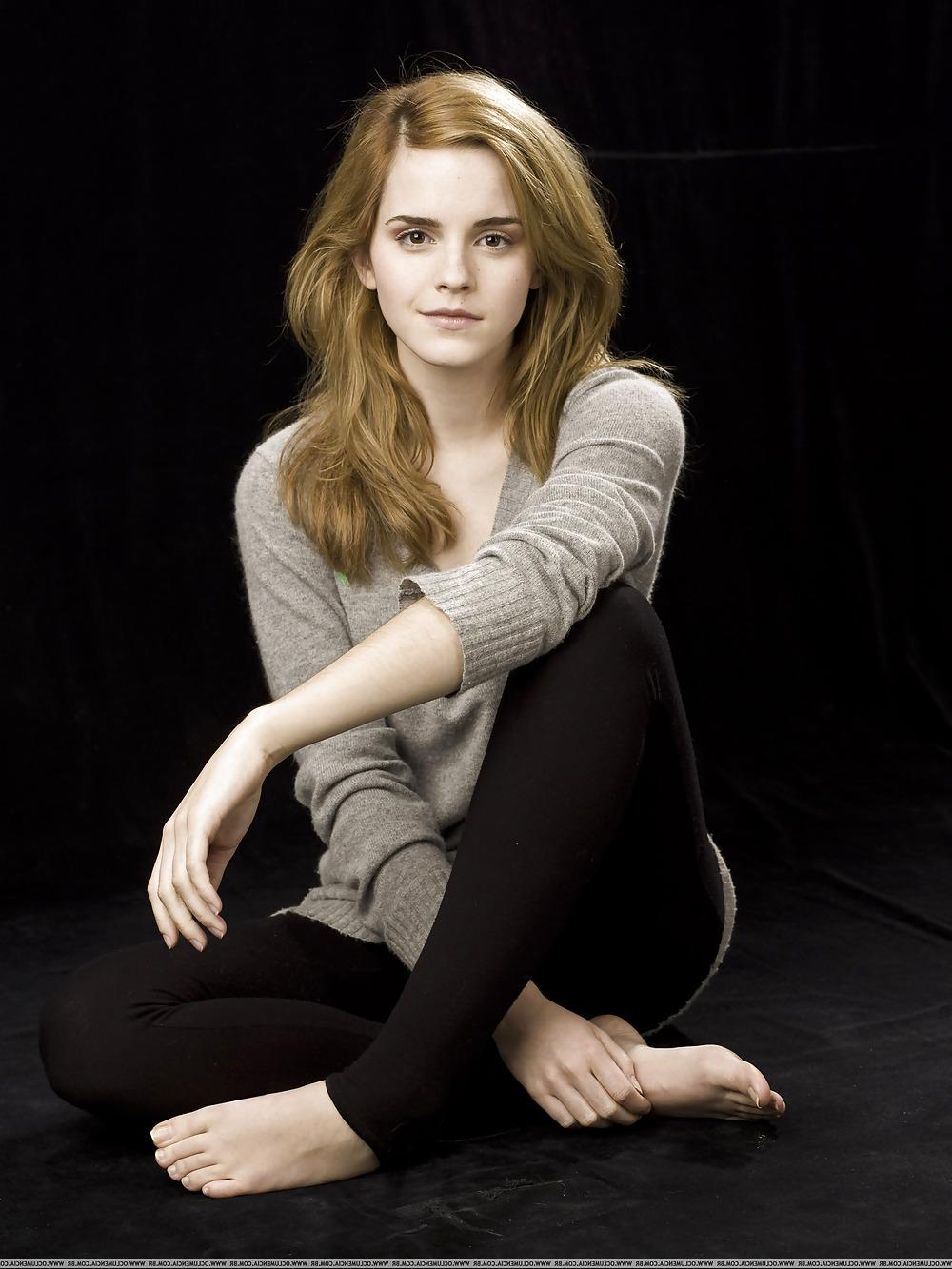 25P Celebrity feet - PLEASE COMMENT 
