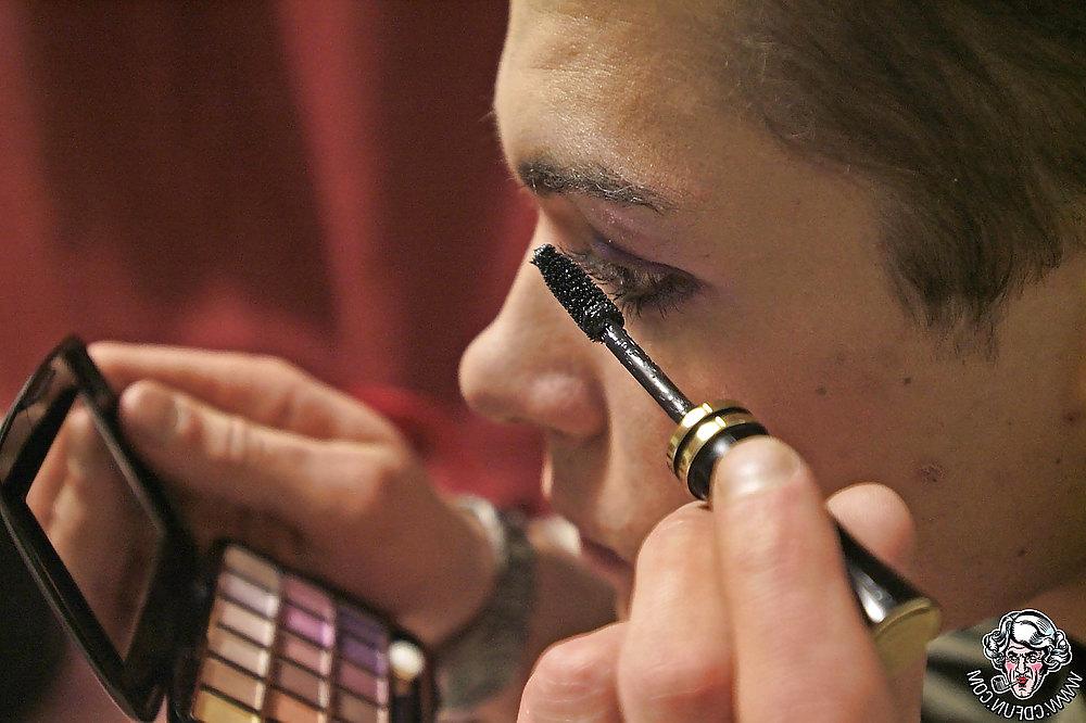 25P Boys Make-up love to be crossdressing