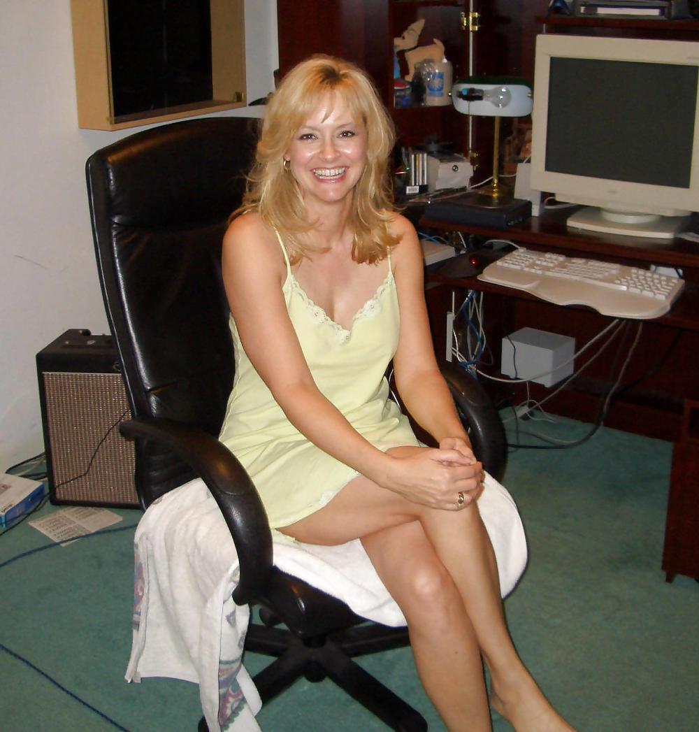 25P White Trash Blonde Milf