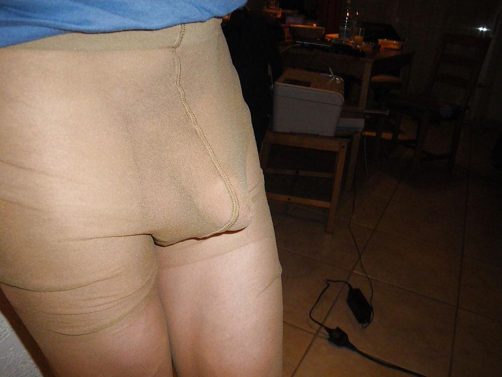6P Tan pantyhose and cook