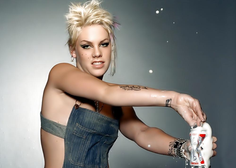 17P Pink (Alecia Moore)