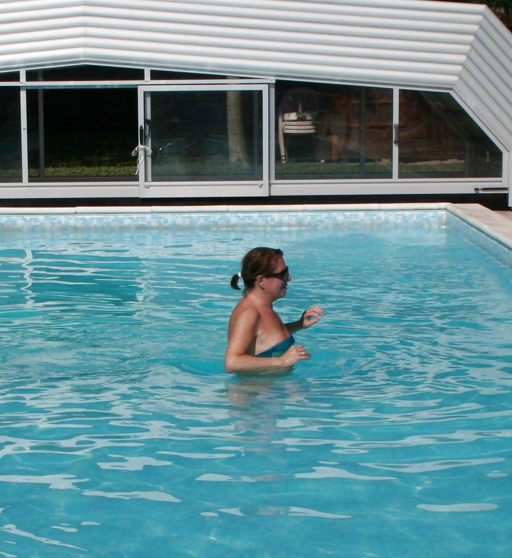 6P Betty in piscina