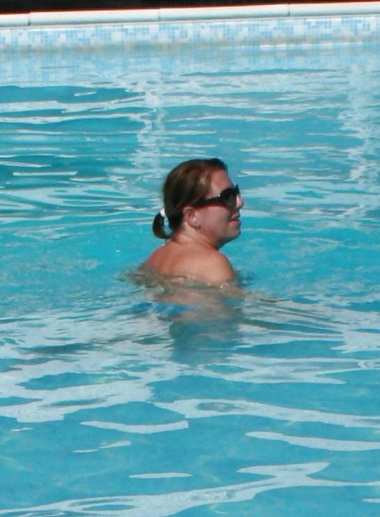 6P Betty in piscina