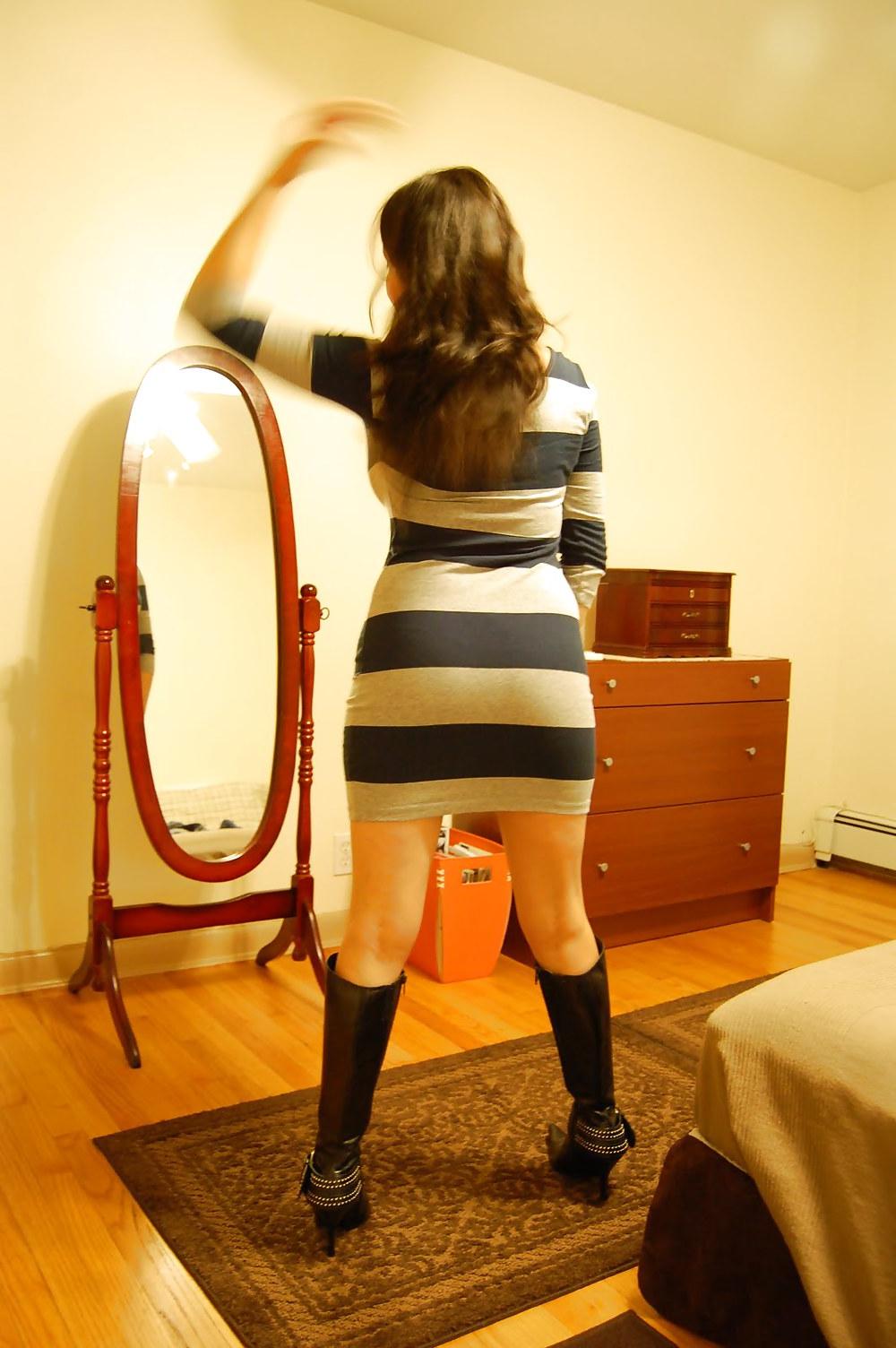 25P MILF Posing for Hubby