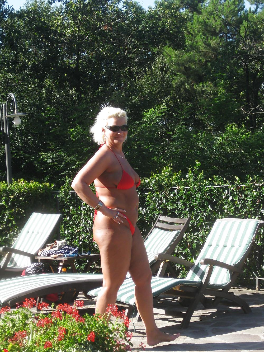 10P Gina geil am Pool