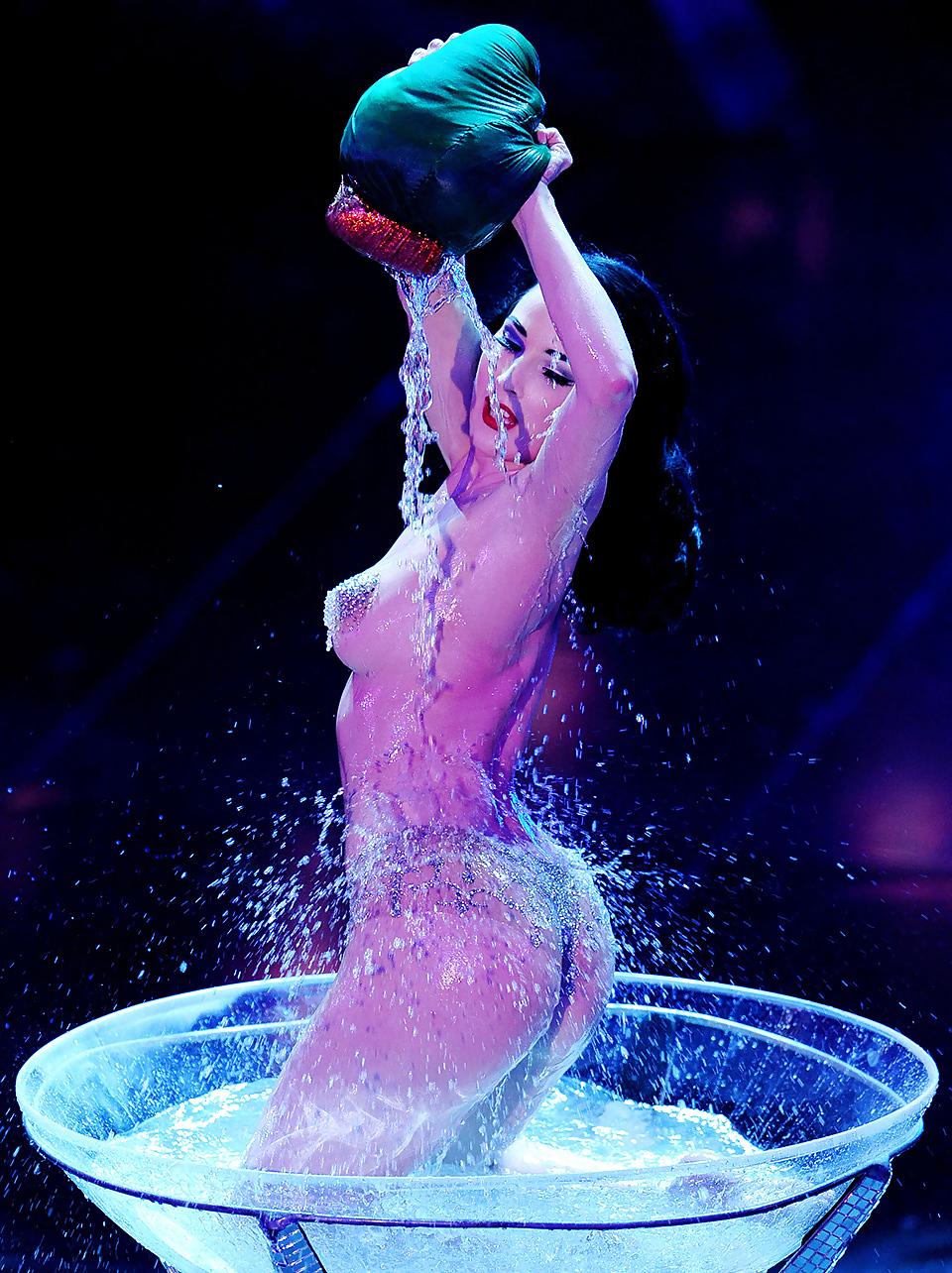 25P Dita Von Teese (HQ)