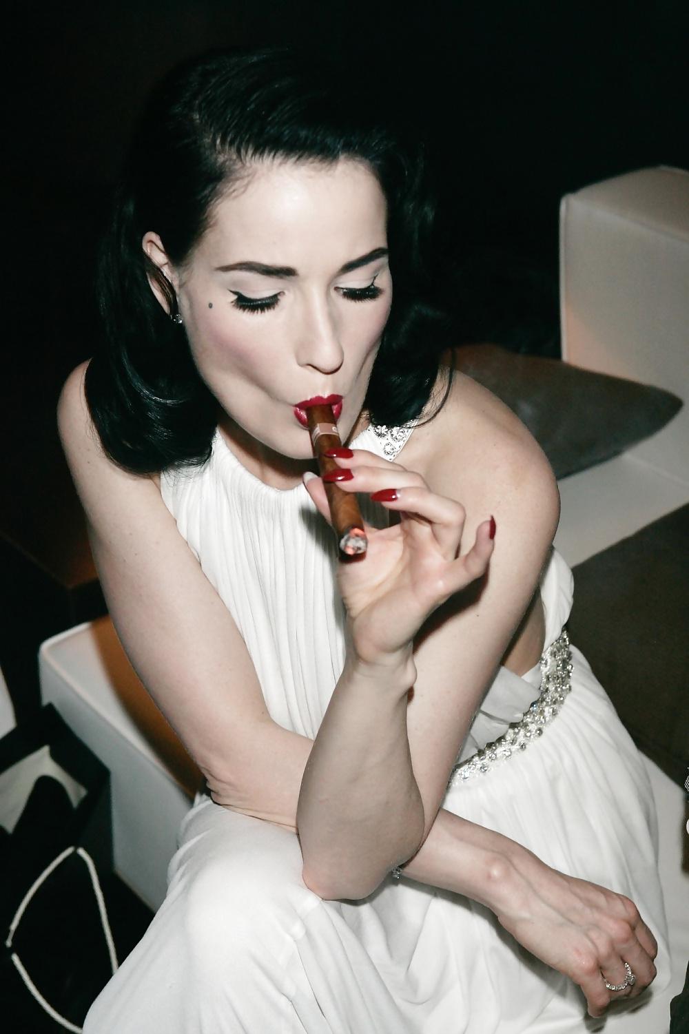25P Dita Von Teese (HQ)