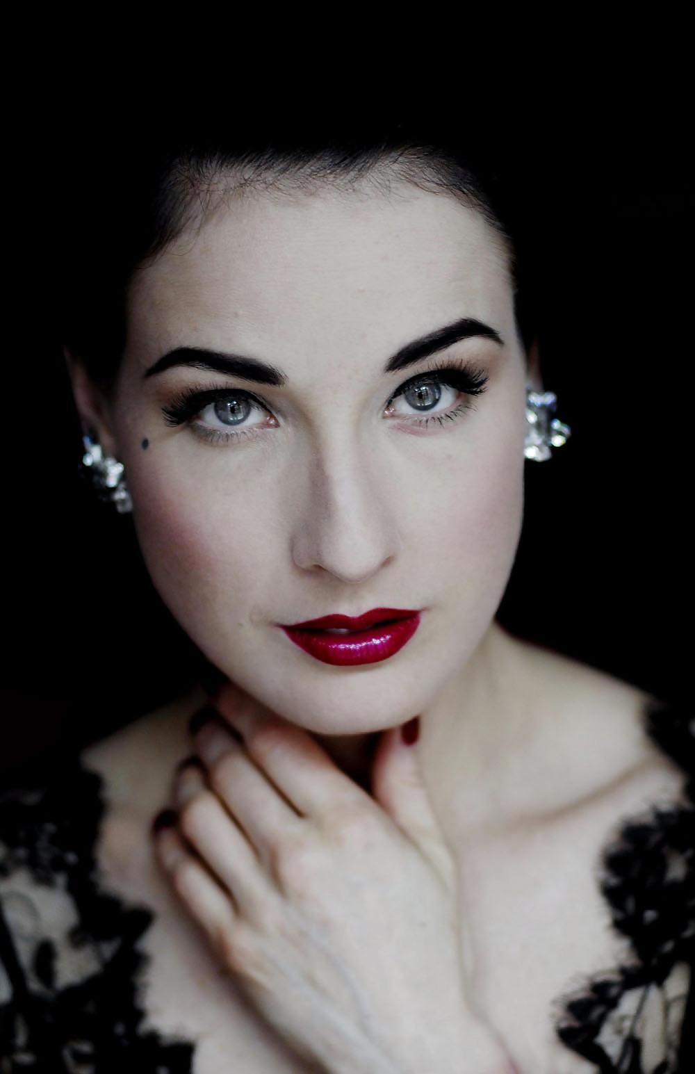 25P Dita Von Teese (HQ)