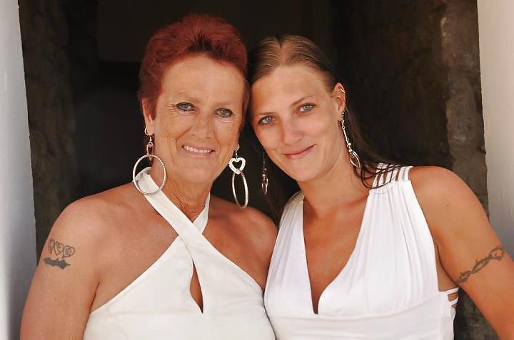 11P My mom with my 2 sisters. fuck them all!!!
