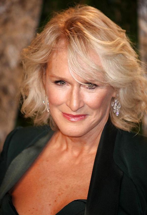 25P Celebrity MILFS.3 questions...Which one?