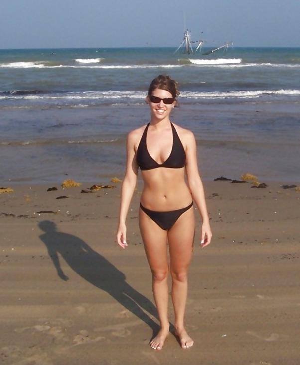25P Cute Brunette On Vacation with Boyfriend