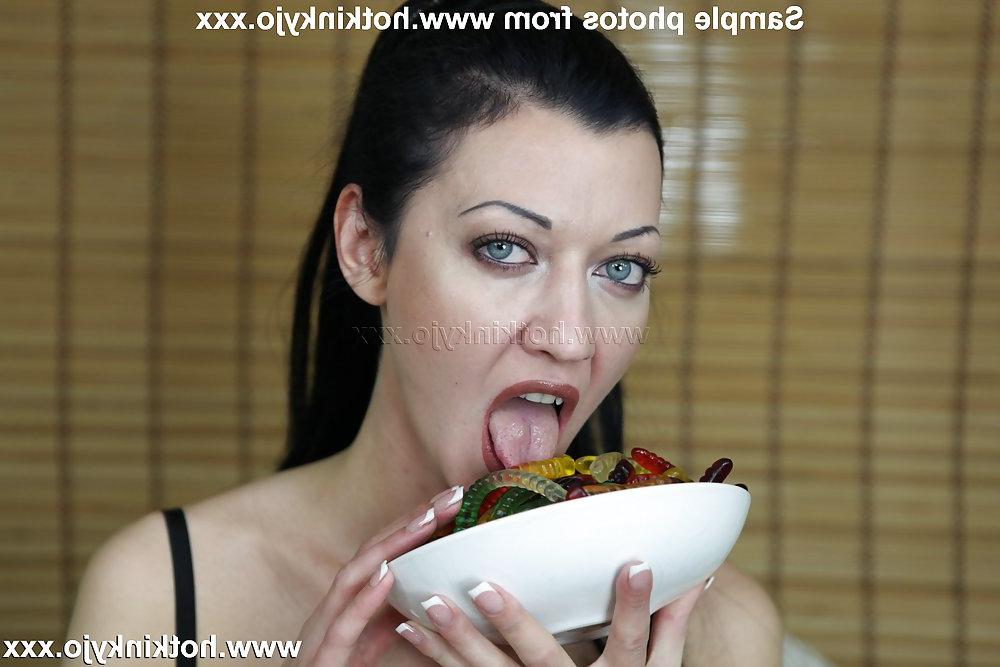 15P Hotkinkyjo put jelly and bottle in ass