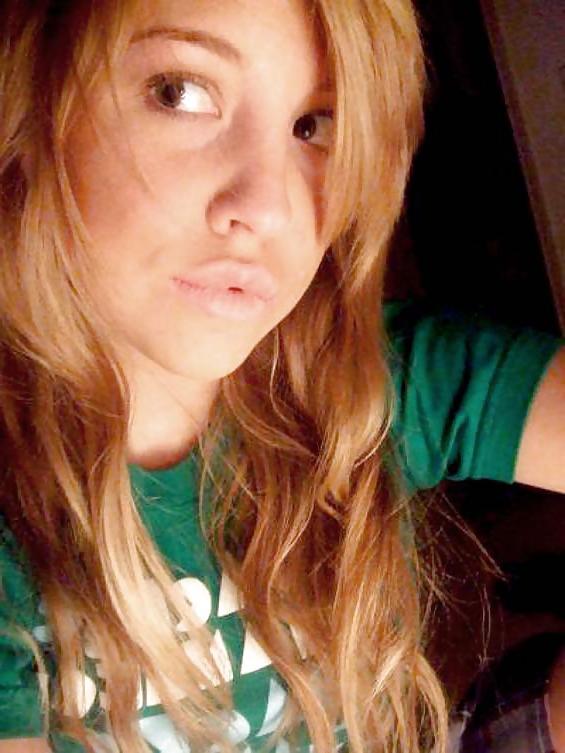 9P Sexy Ex Girlfriend Posing Nude