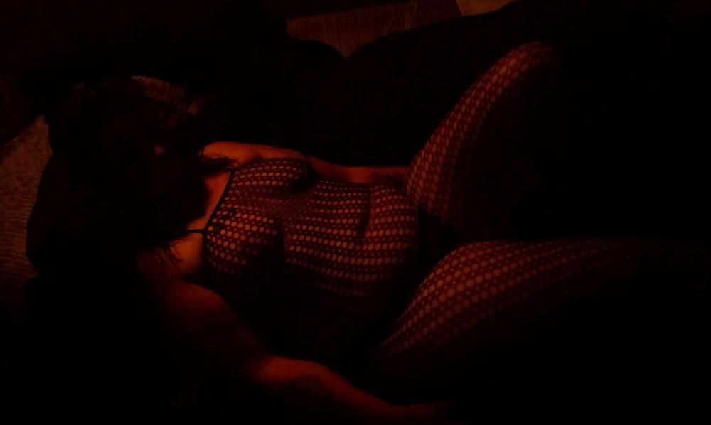 25P My Sexy Ass Wife Posing & Playing! PLEASE RATE AND COMMENT!