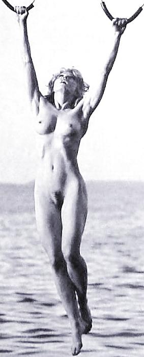 25P Madonna - Hot! All Nude Tits And Pussy MILF