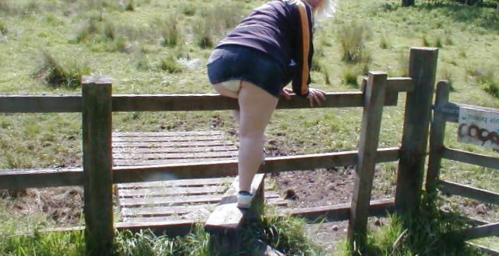 25P The wife posing outdoor