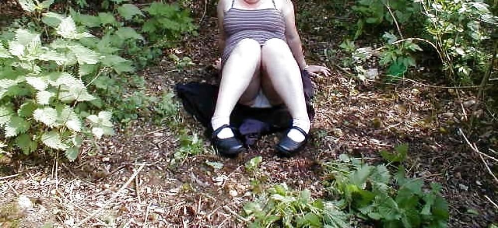 25P The wife posing outdoor