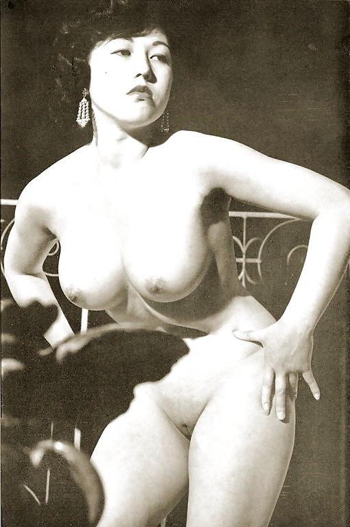 25P Vintage white beauties B&W