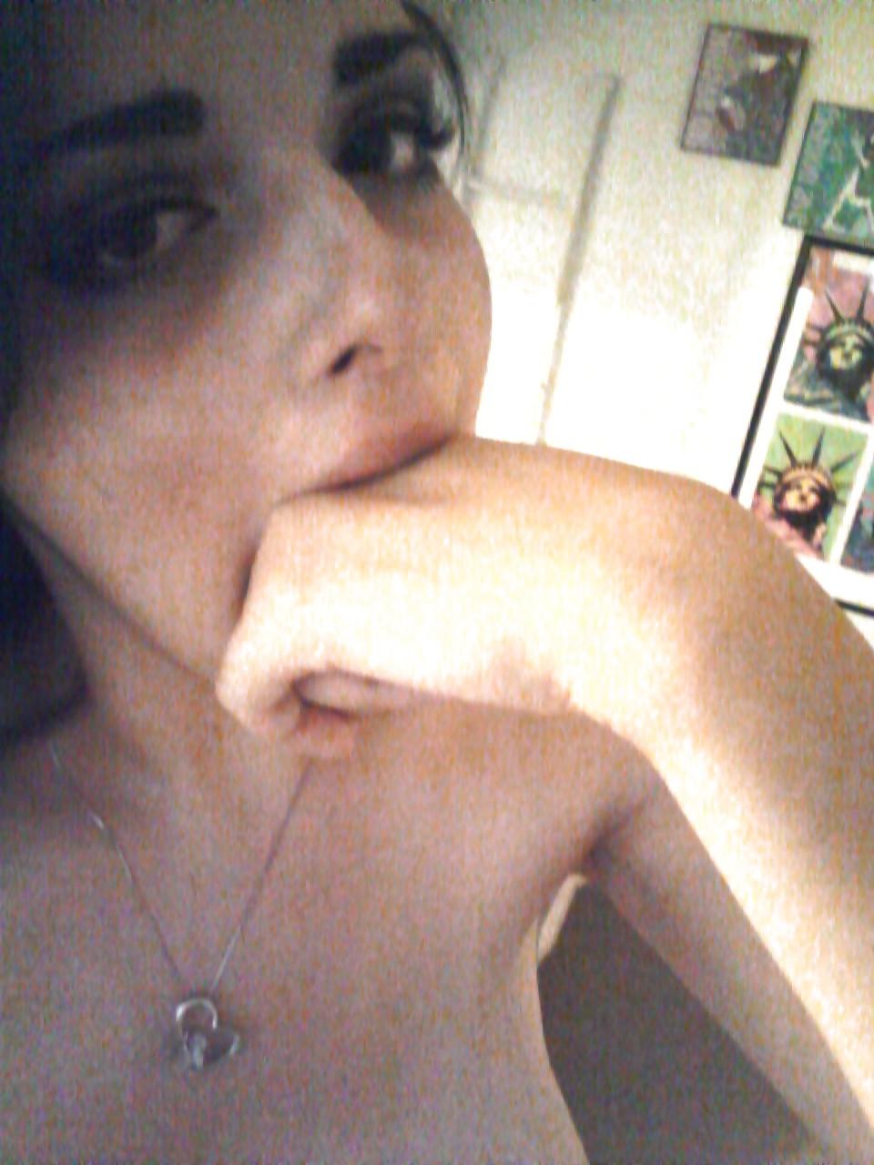 25P Blanca exhibicionista webcam