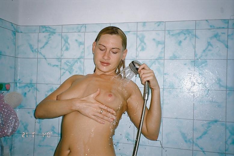 23P Blondes mature girl posing