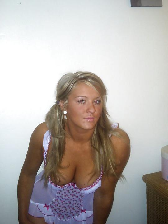 7P Bikini & Fake Tan MILF