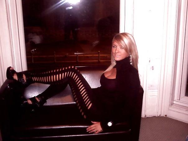 7P Bikini & Fake Tan MILF