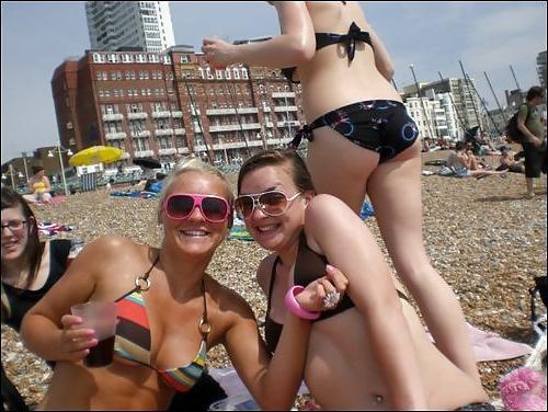 7P Bikini & Fake Tan MILF