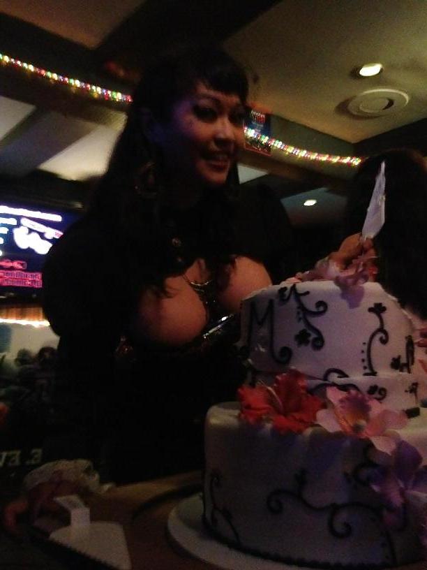 19P Mika Tan Twitter Photo's