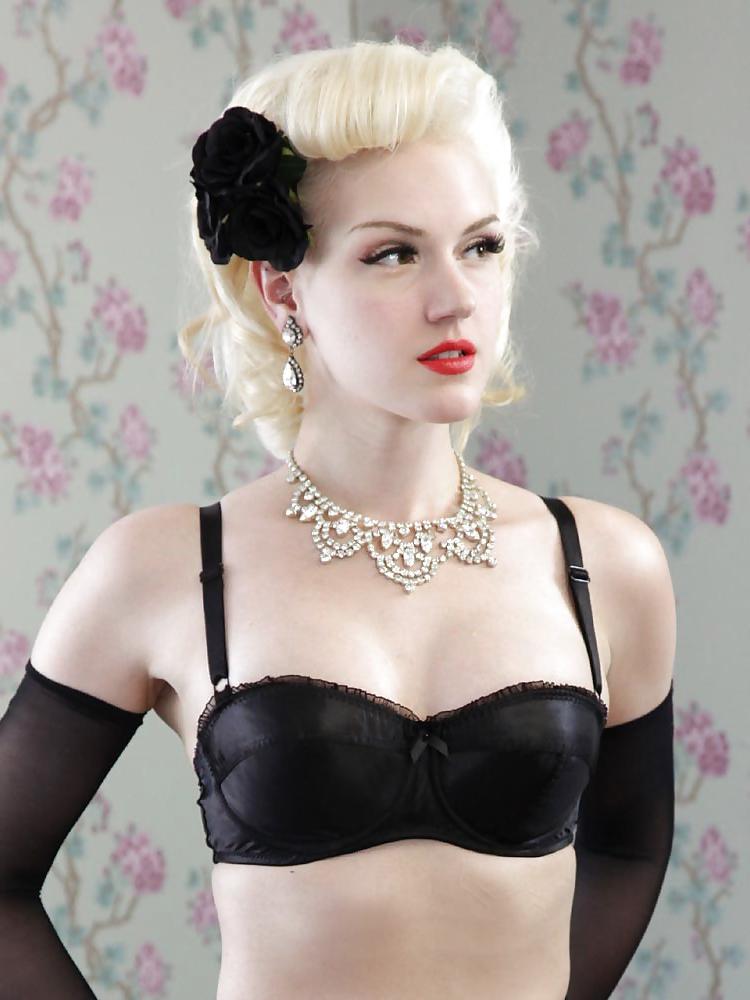 11P Vintage lingerie