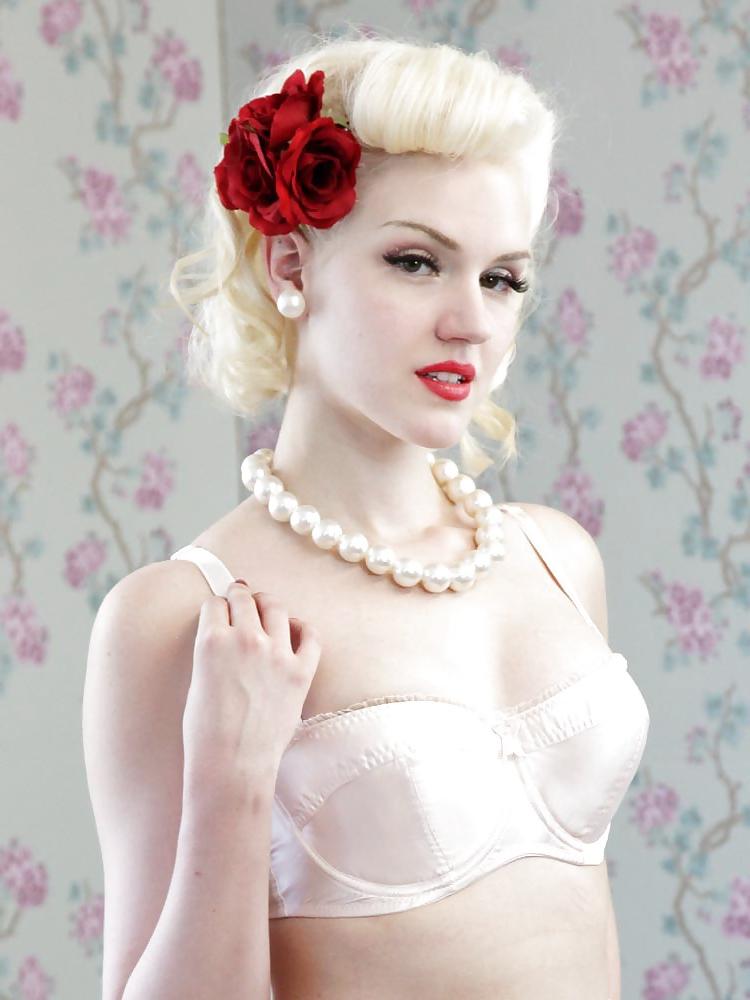 11P Vintage lingerie