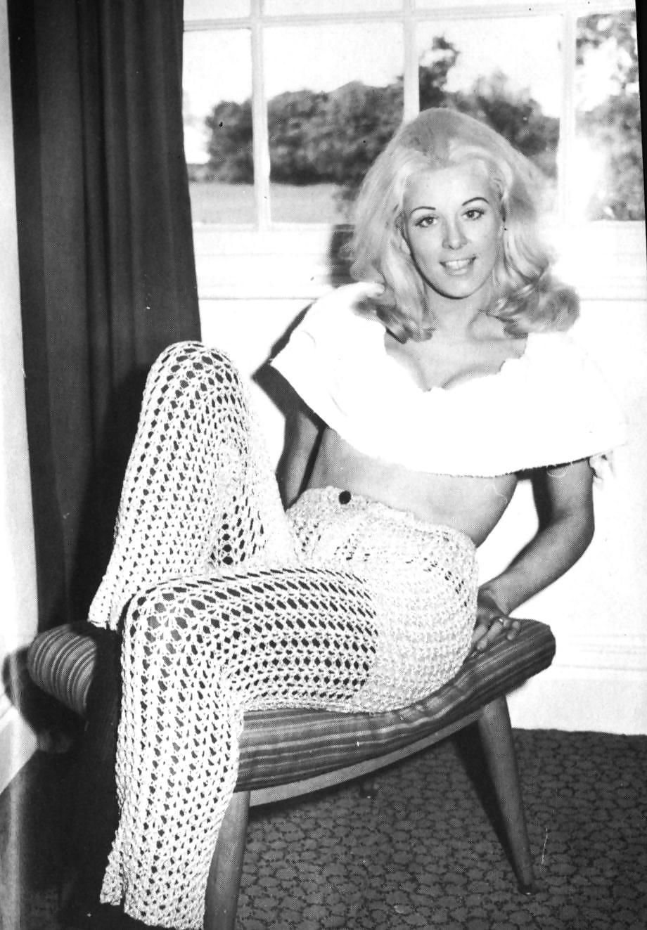 25P Vintage Blonde B&W