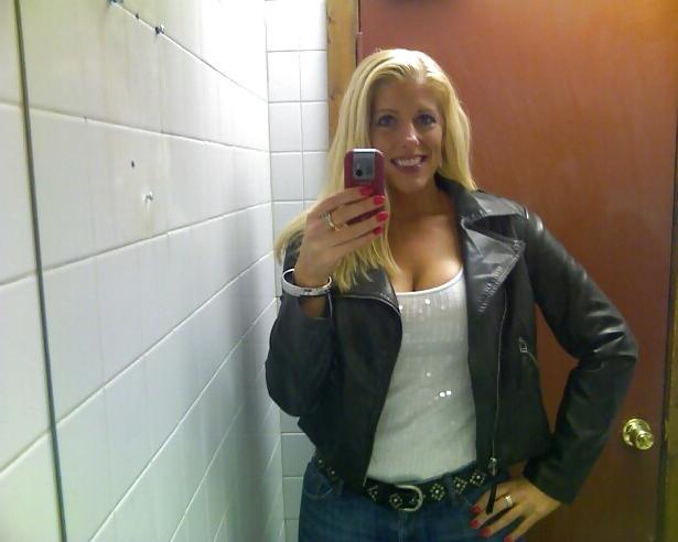 10P Blond Milf