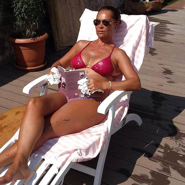 25P Hulya Avsar Sexy Turkish Milf