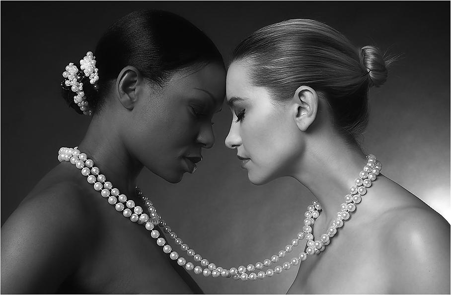 25P BLACK AND WHITE VINTAGE BEAUTIES 1
