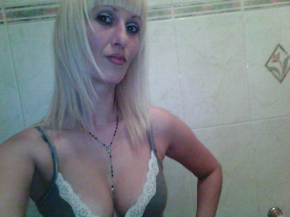 12P Italian girl: Assunta