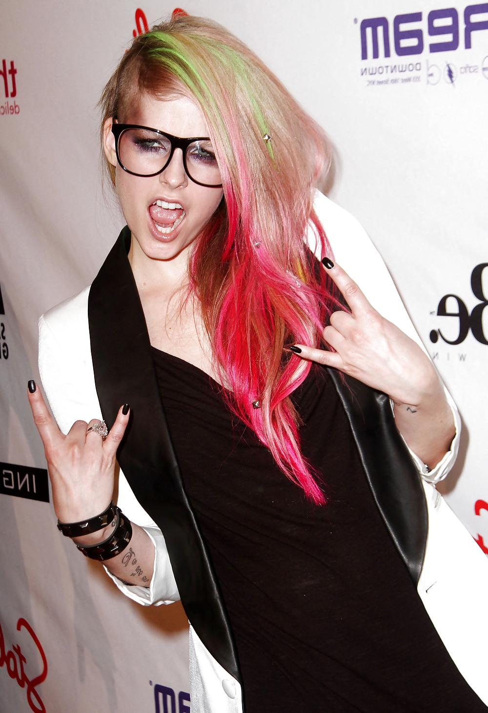 25P Avril Lavigne - Sexy Ass - Sexy Tits