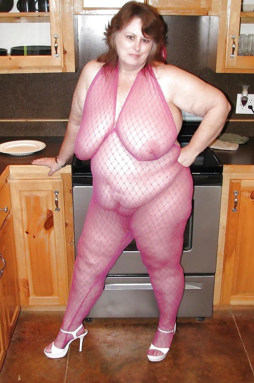 16P BBW and Mature 47 by Searcher1957