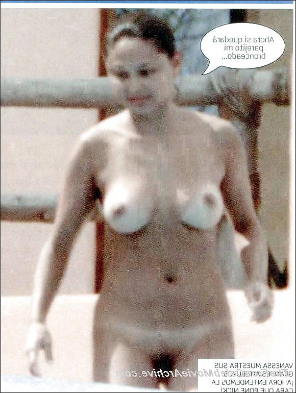 4P Nick Lachey & Vanessa Minnillo SunBathing