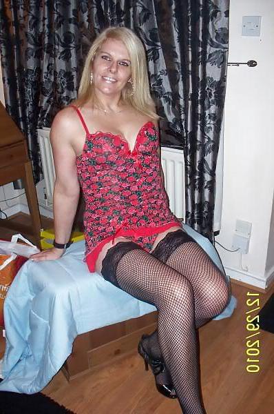 25P Mature in stockings