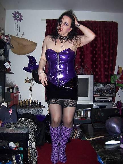 25P Mature in stockings