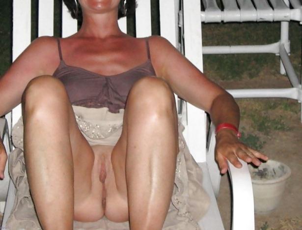 23P Greek exhibitionist mom