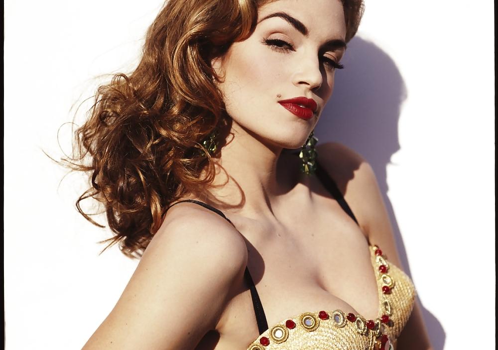 11P CELEBRITY SUPERMODEL CINY CRAWFORD